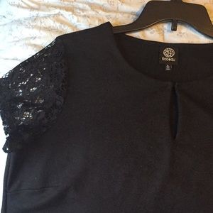 Lace sleeve keyhole Bobeau top xl